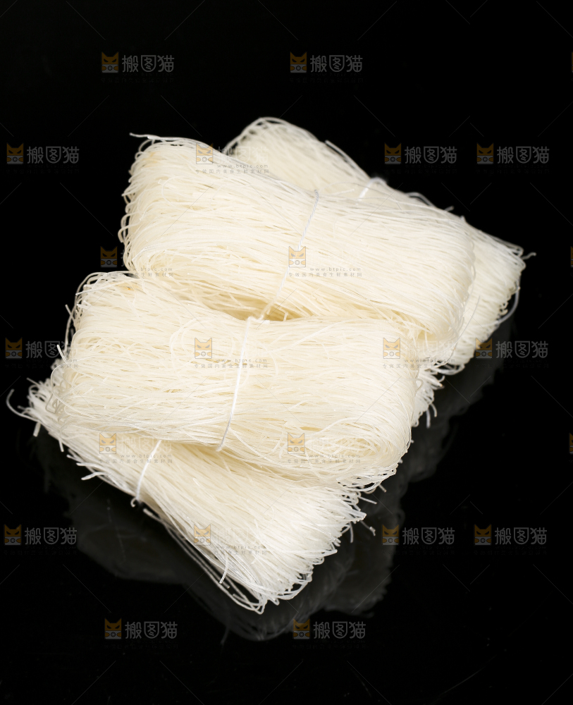 黑底上放着江西粉丝