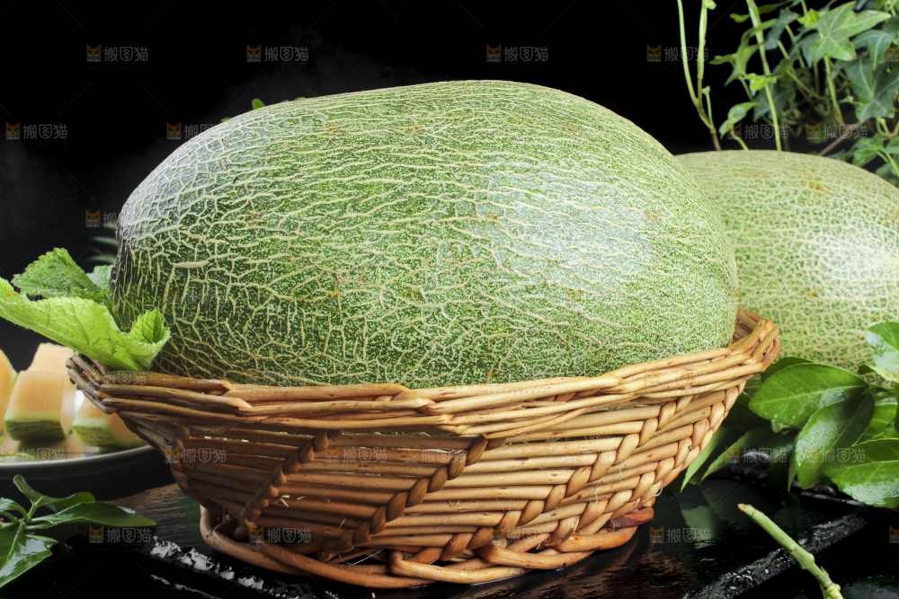 黑底上放着一筐西州蜜25号