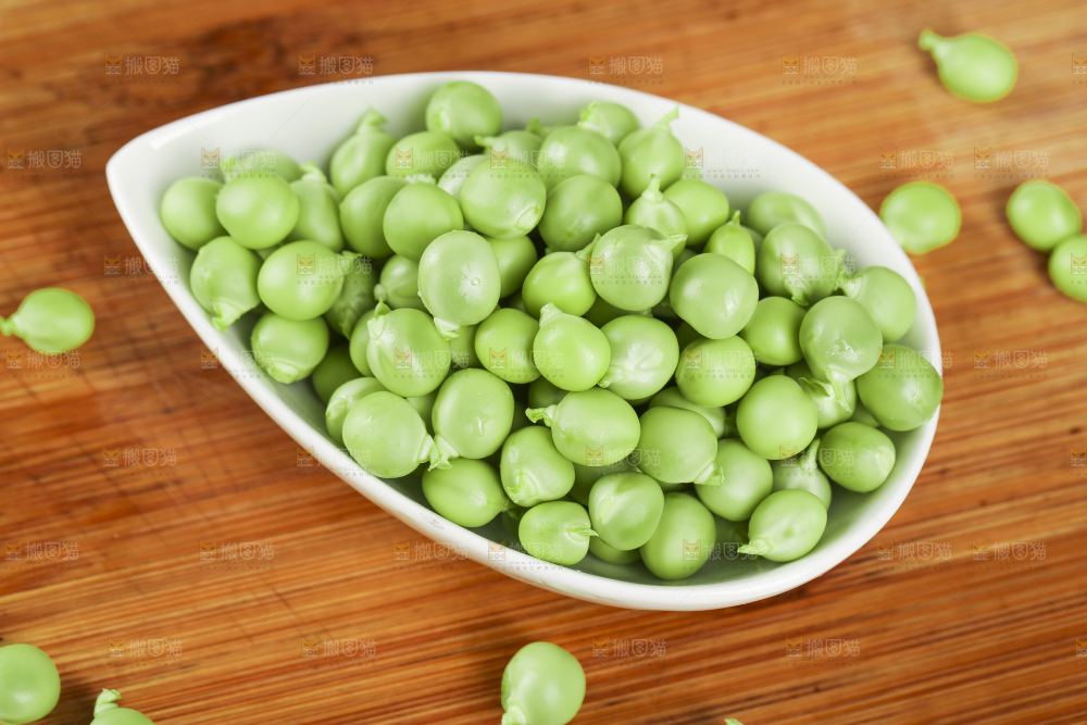 碟子里的豌豆粒