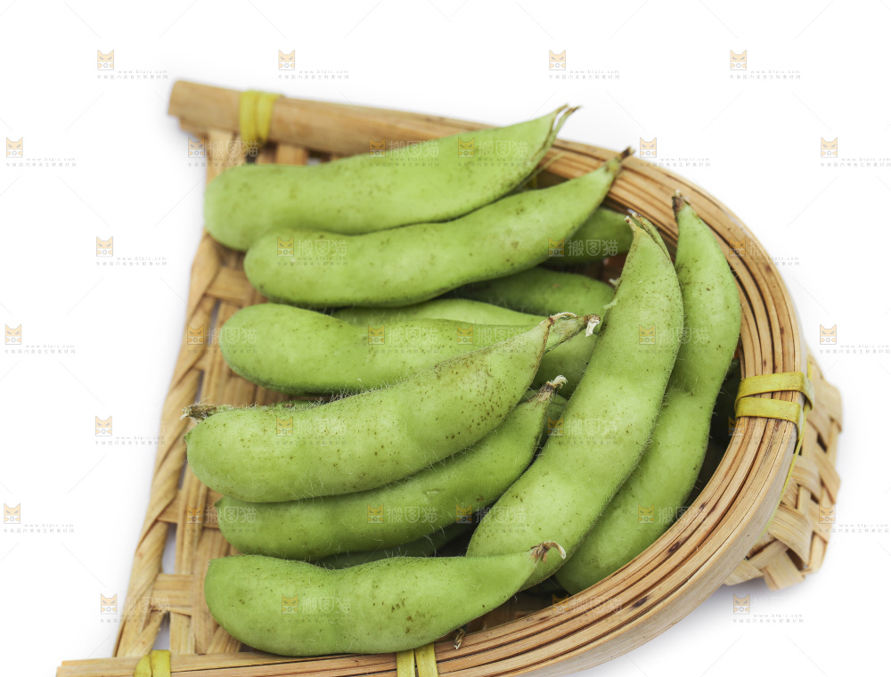 木底上放着一盘云南毛豆