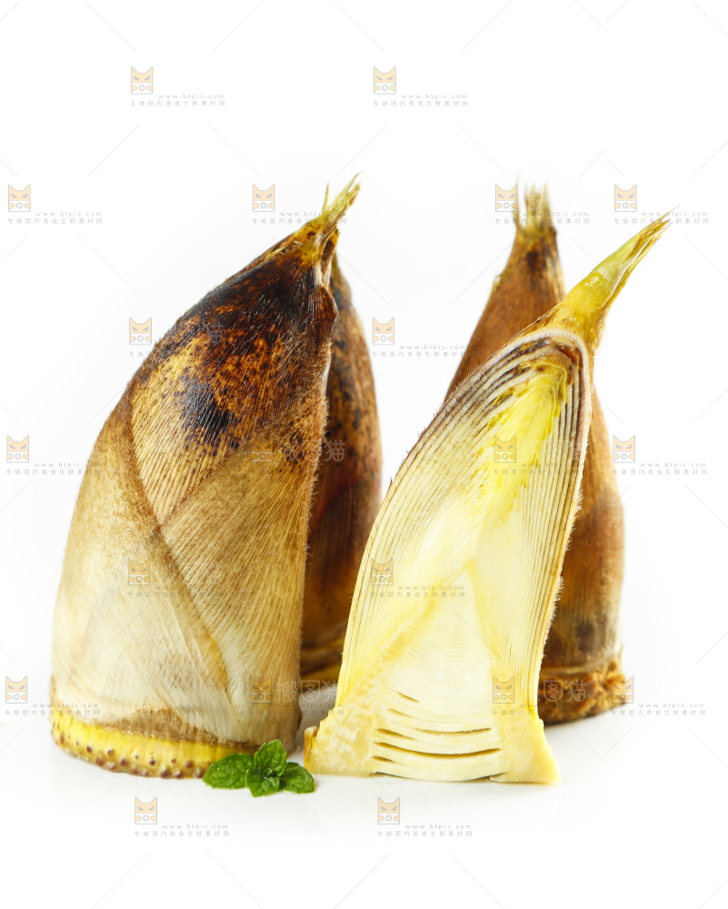 白底上放着黄泥春笋