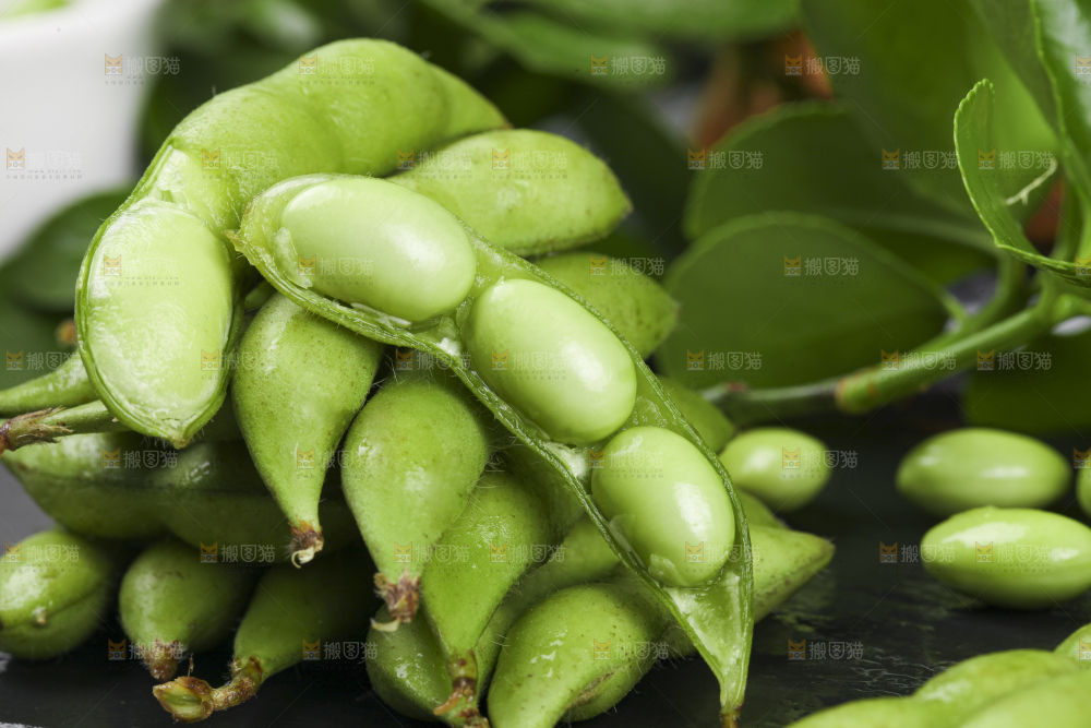 深底上放着云南毛豆