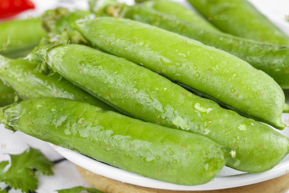 格子底上的青豌豆