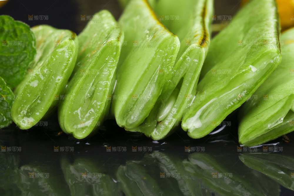 深底上的新鲜四季豆
