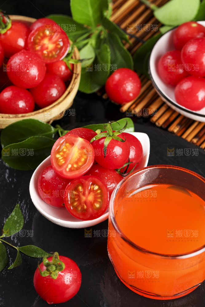 深底上的新鲜高山圣女果