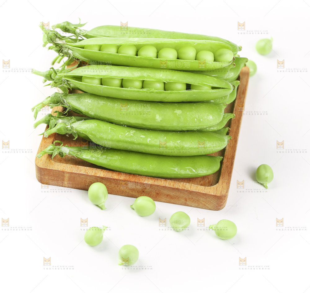 木盘里的豌豆荚