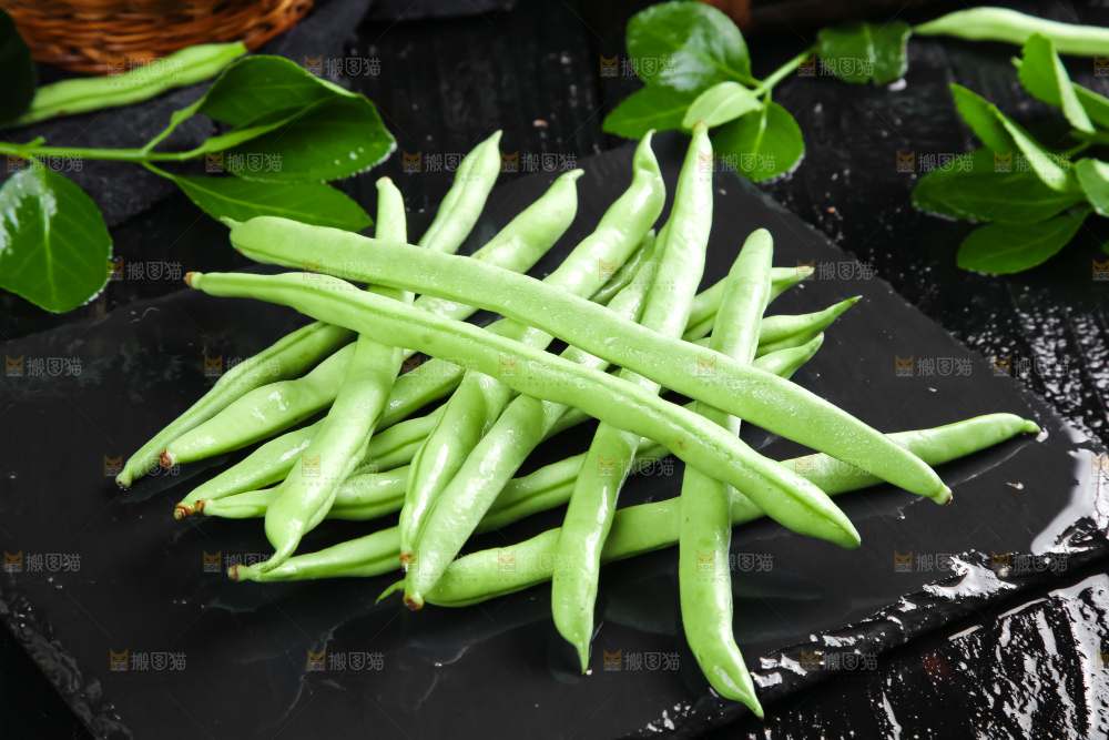 深底上的新鲜四季豆