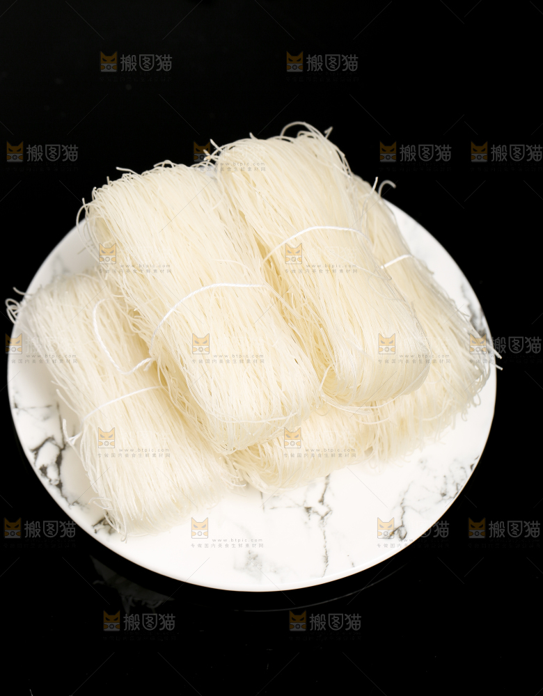 盘子里装着江西粉丝