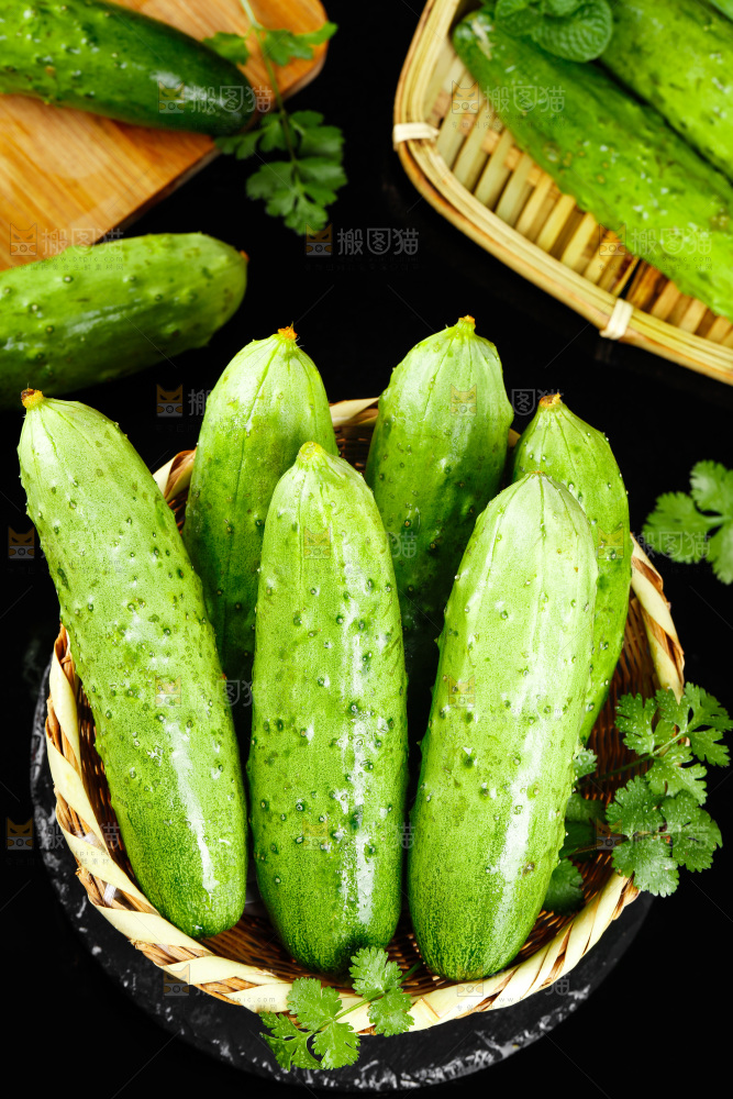 篮子里的黄瓜