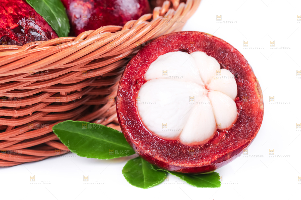 白底上的泰国新鲜山竹