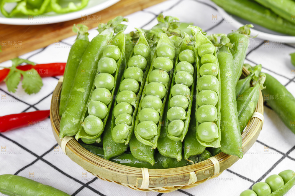 格子底上的青豌豆