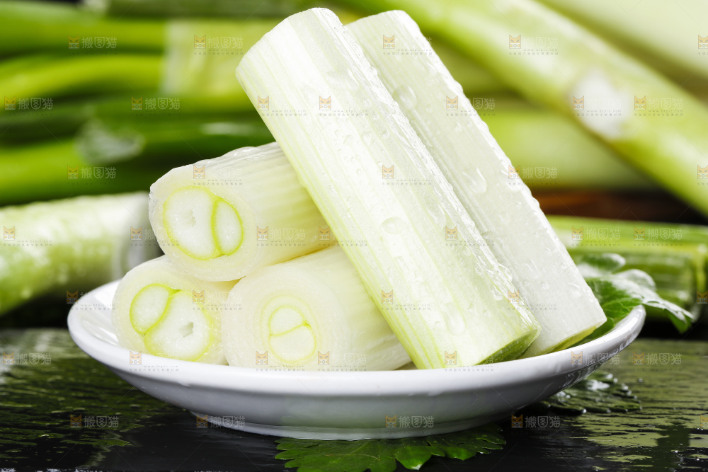 黑石板上的大葱