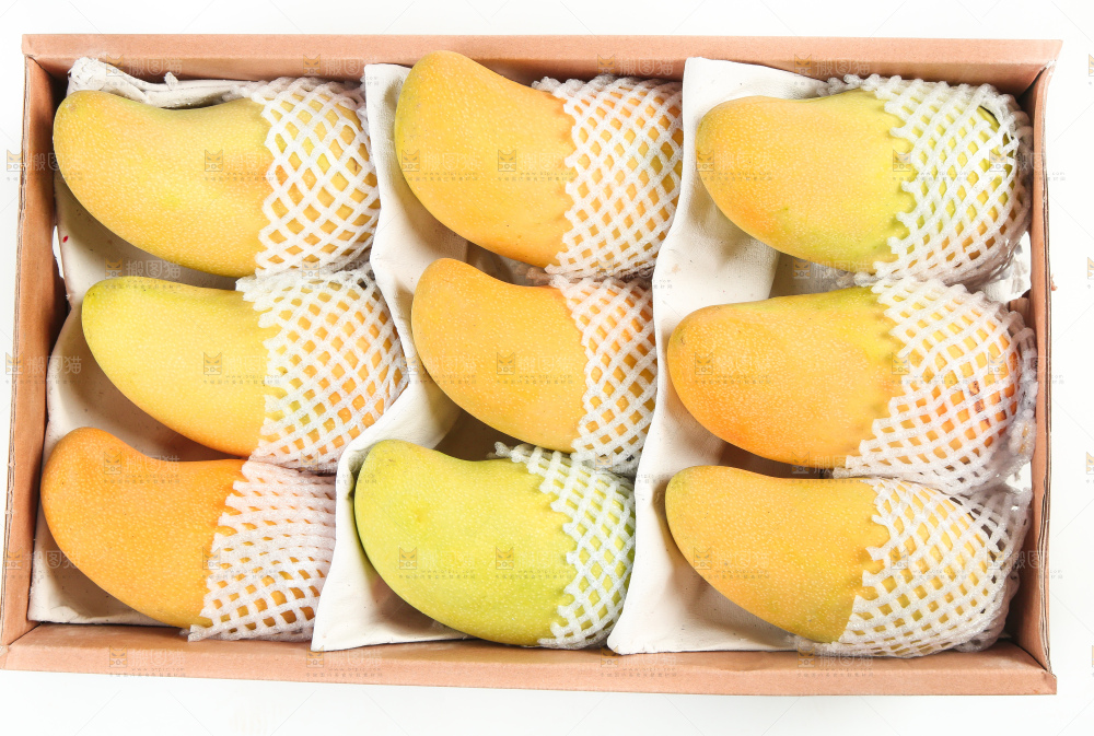 白底上放着一箱水仙芒果