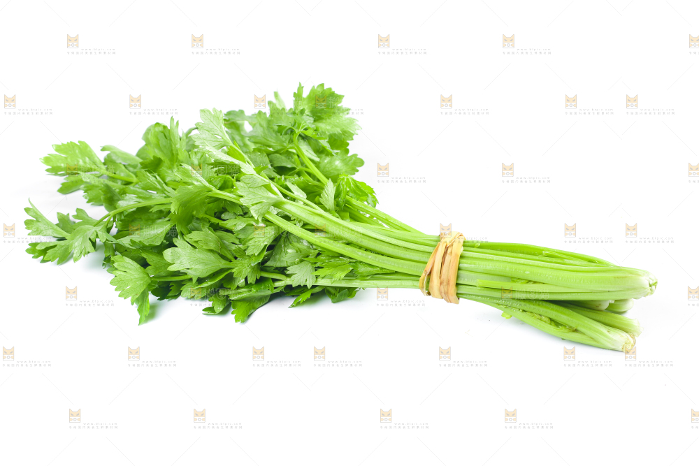 白底上放着一把芹菜