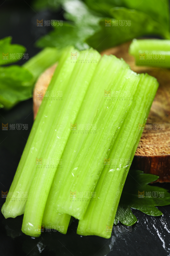 深底上的一把香芹