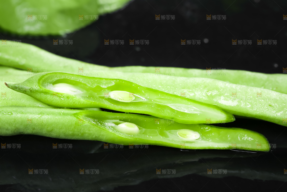 深底上切开的广西新鲜四季豆