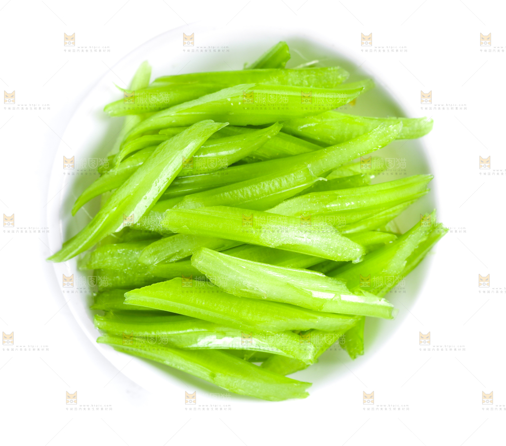 碟子装着切好的芹菜