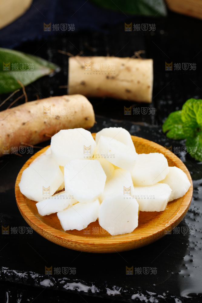 黑底上放着铁杆山药