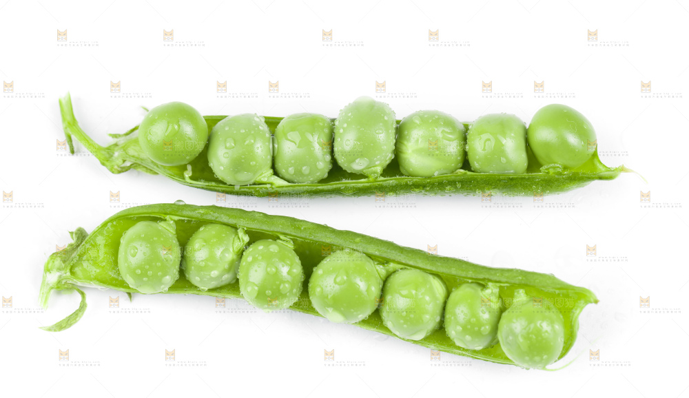 白底上放着豌豆荚