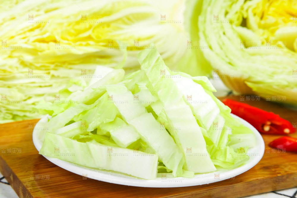 格子底上放着大白菜