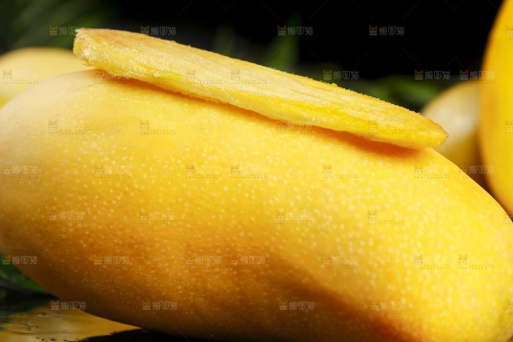 深底上的水仙芒果核