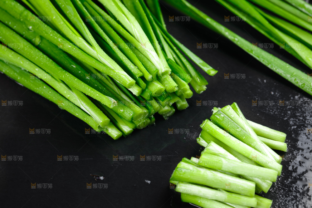 黑石板上的韭菜