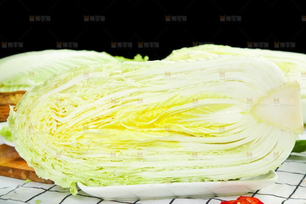 格子底上放着大白菜