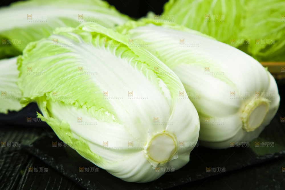 黑底上的有机大白菜