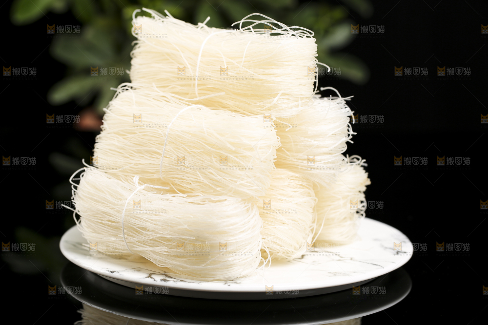 盘子里装着江西粉丝