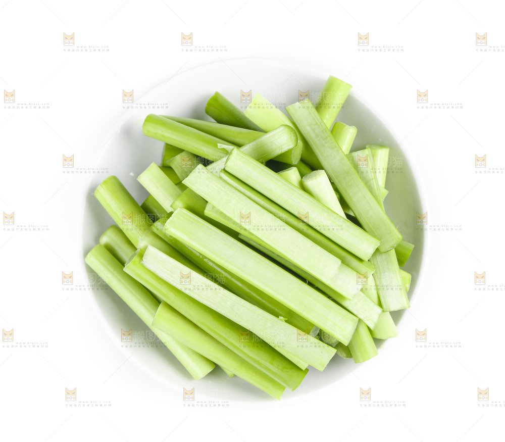 白底上摆放着嫩蒜苔
