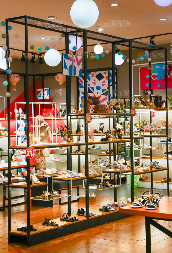 商场里的橱窗展示
