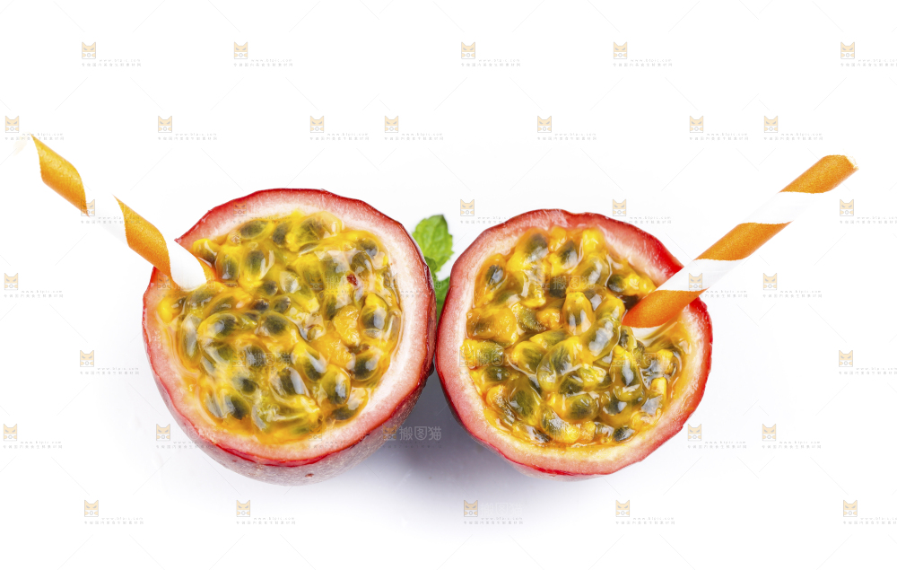 浅底上摆放着紫皮百香果