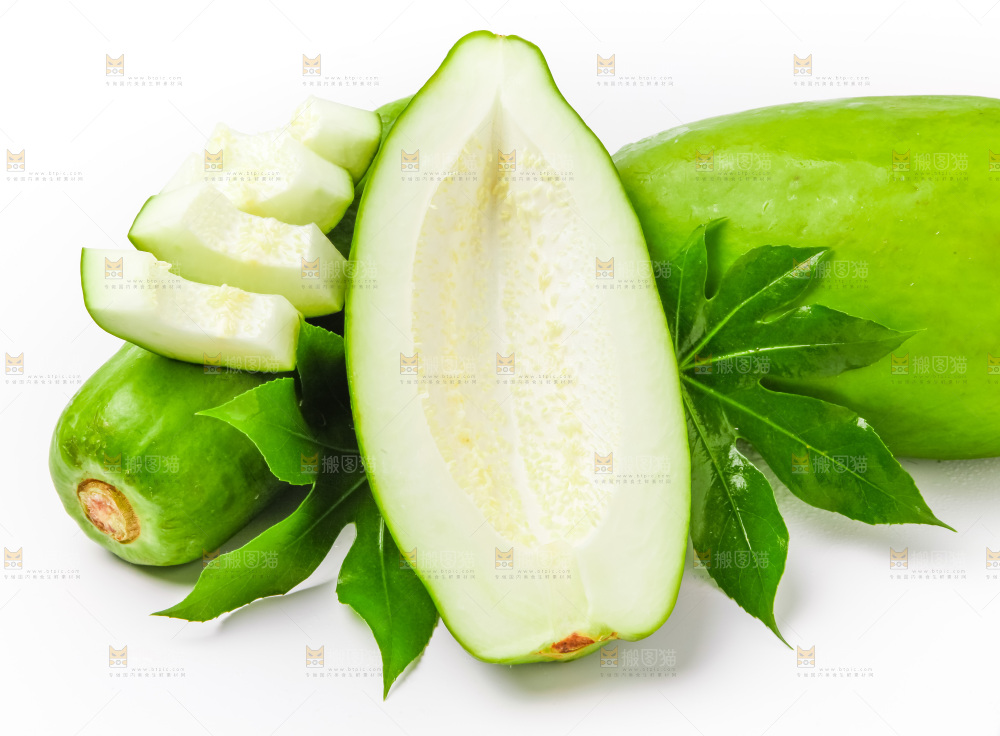 浅底上放着番木瓜