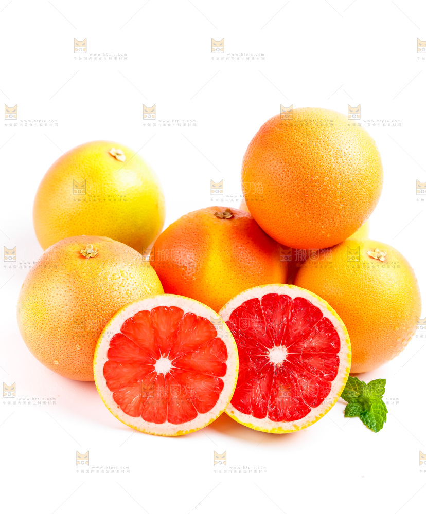 白底上摆放着红西柚