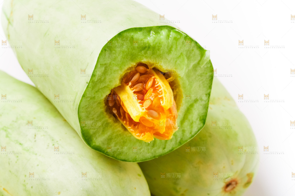 白底上放着新鲜羊角蜜