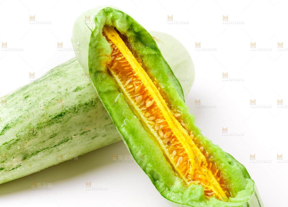 白底上摆放着羊角蜜