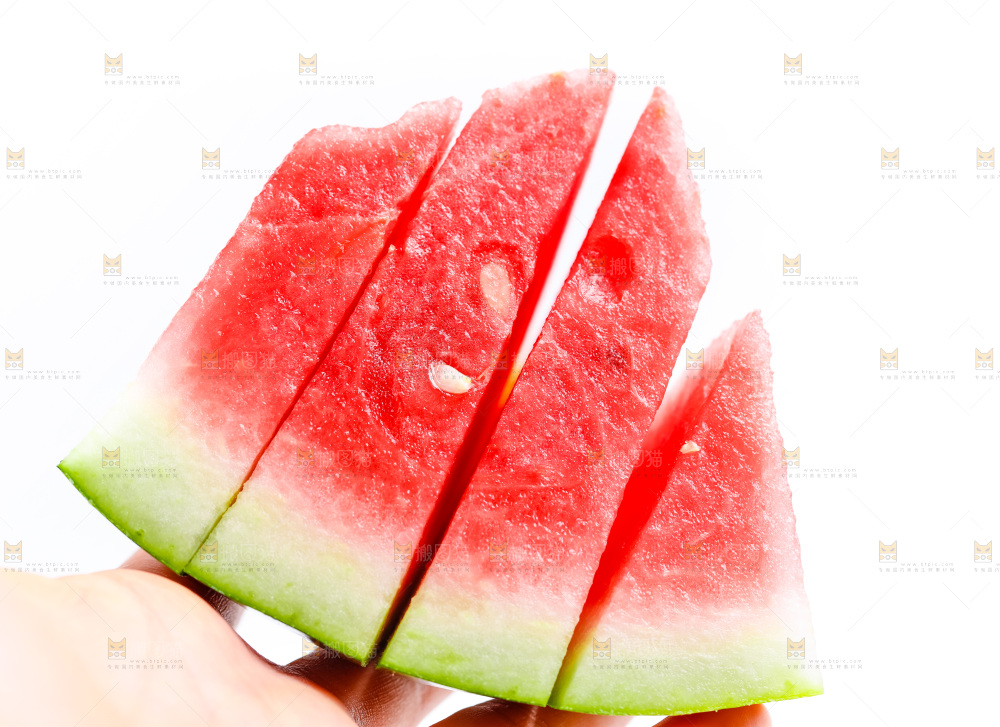 手里拿着西瓜