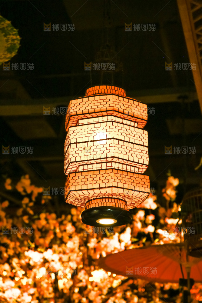 夜市里的古典灯笼