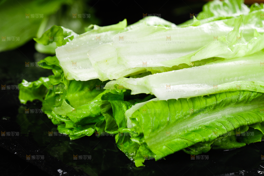 黑底上的油麦菜