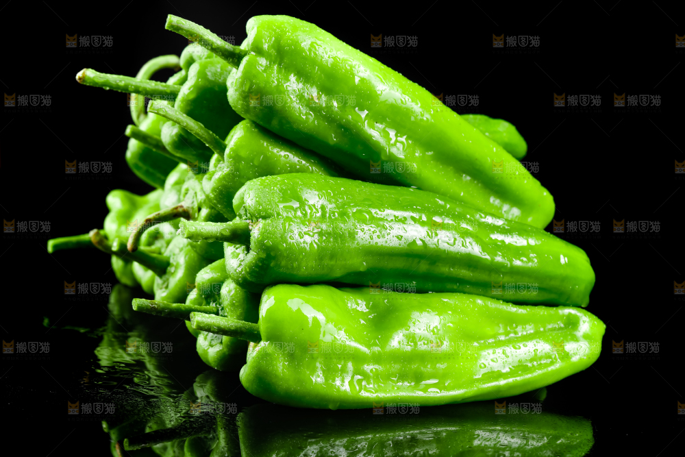 黑底上的辣椒