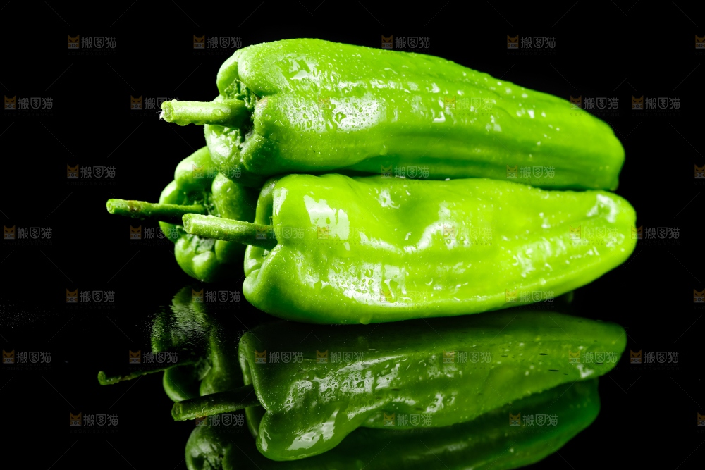 黑底上的辣椒