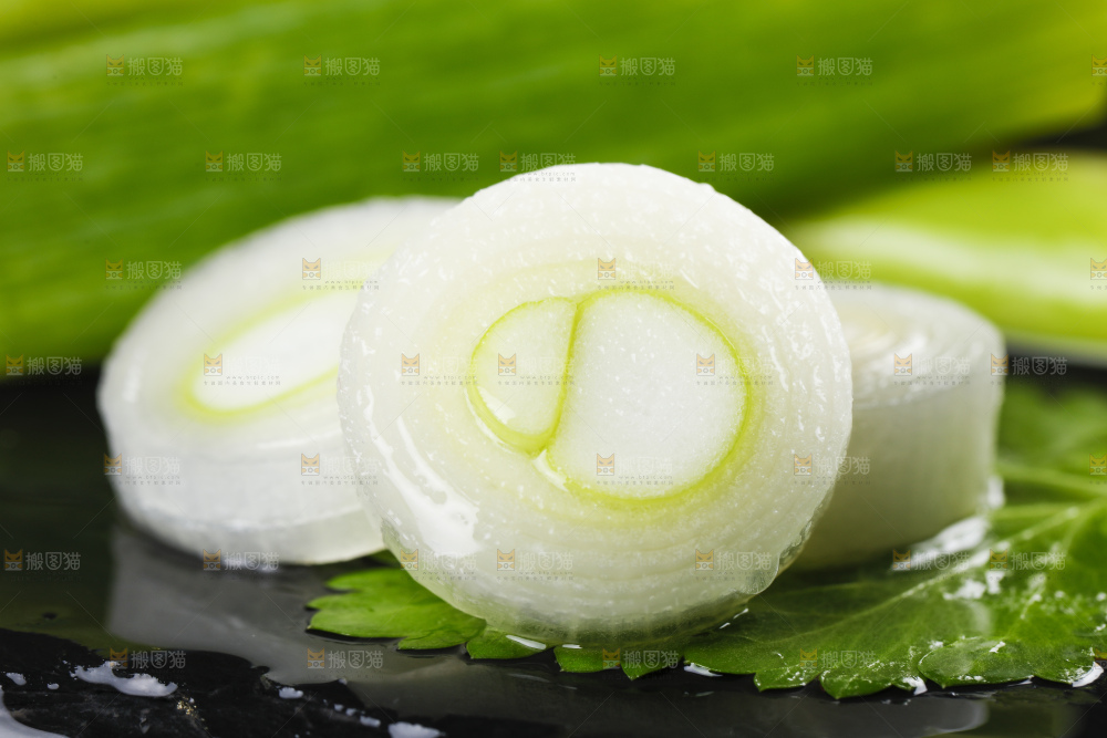 黑石板上的大葱