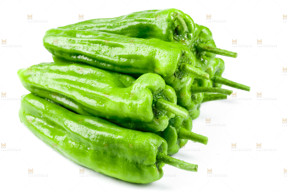 白底上放着青椒