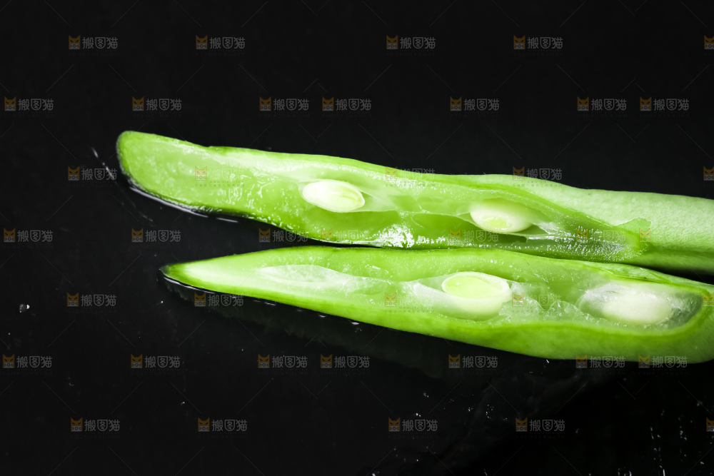 深底上切开的广西新鲜四季豆
