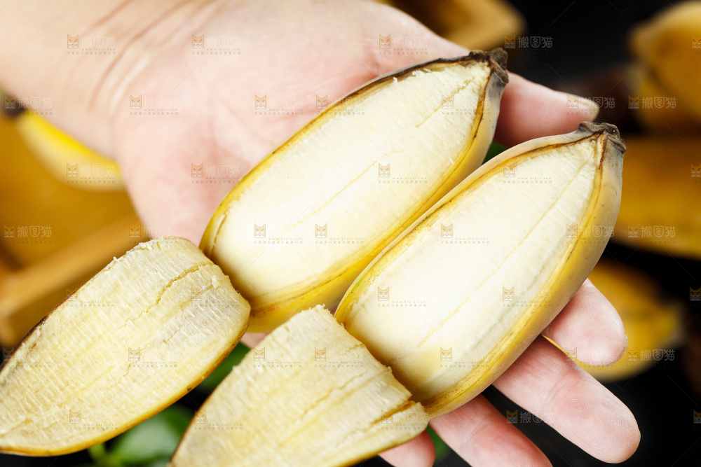 撕开皮的广西苹果蕉