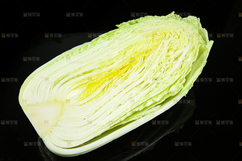 黑底上的黄心大白菜