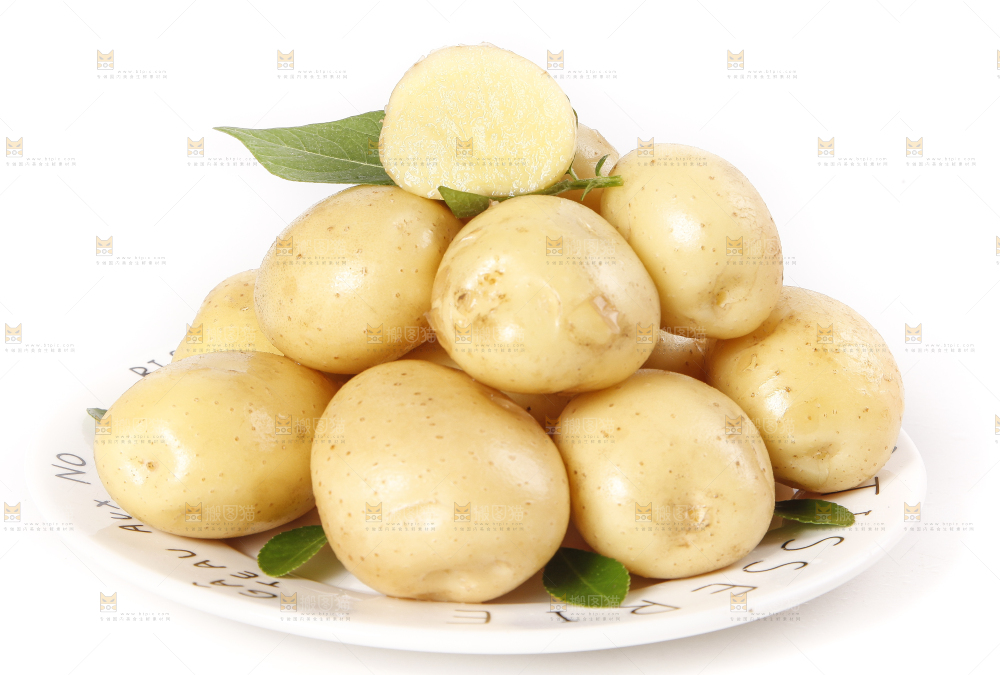 盘子里装着土豆