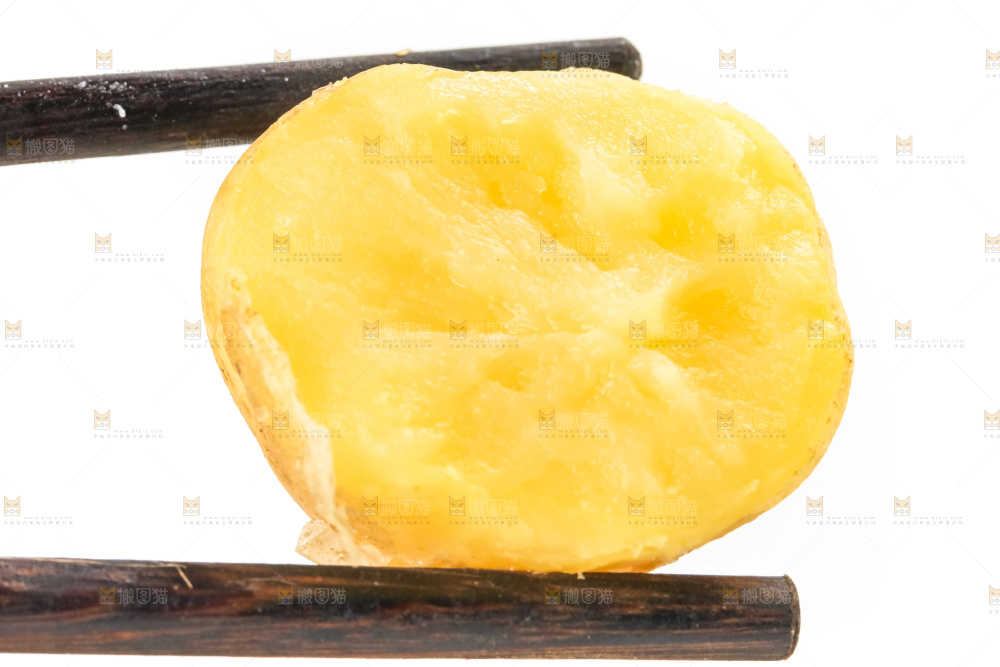 筷子夹着小土豆