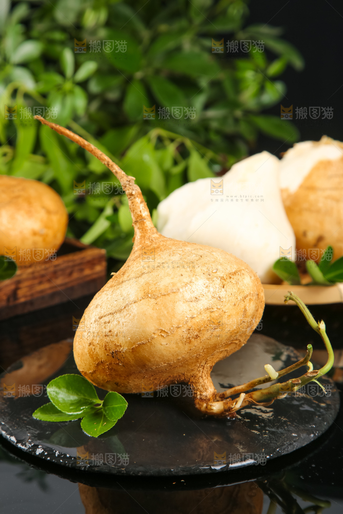黑石板上的白凉薯
