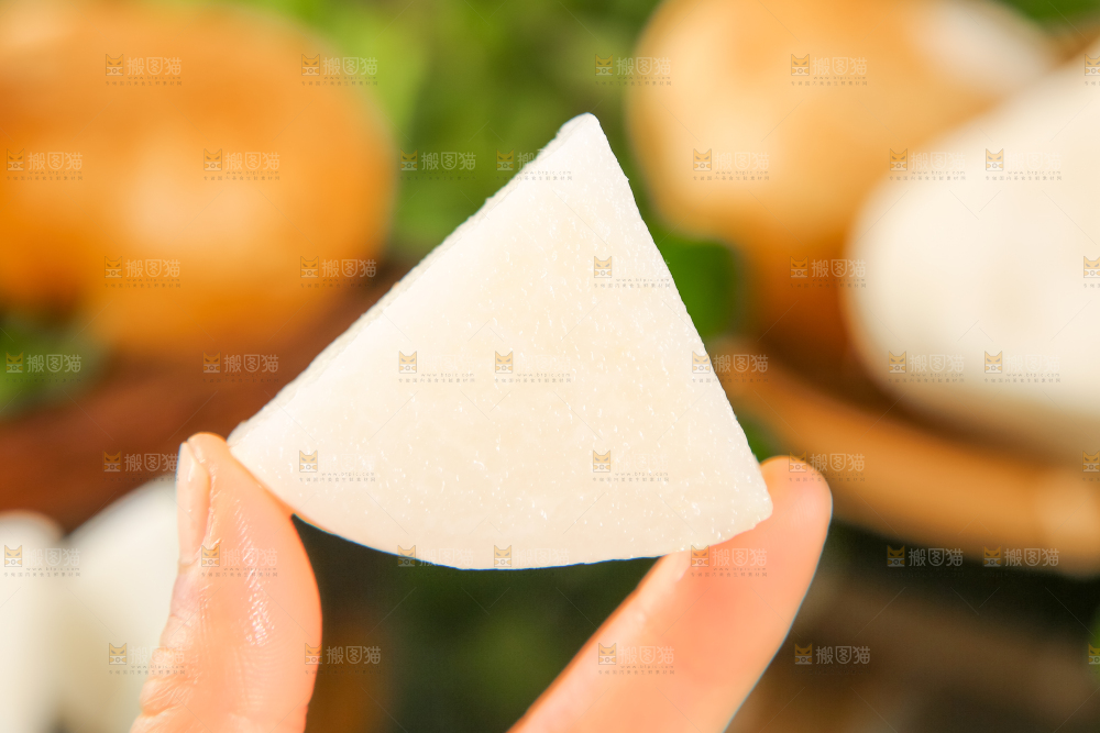 黑石板上的白凉薯
